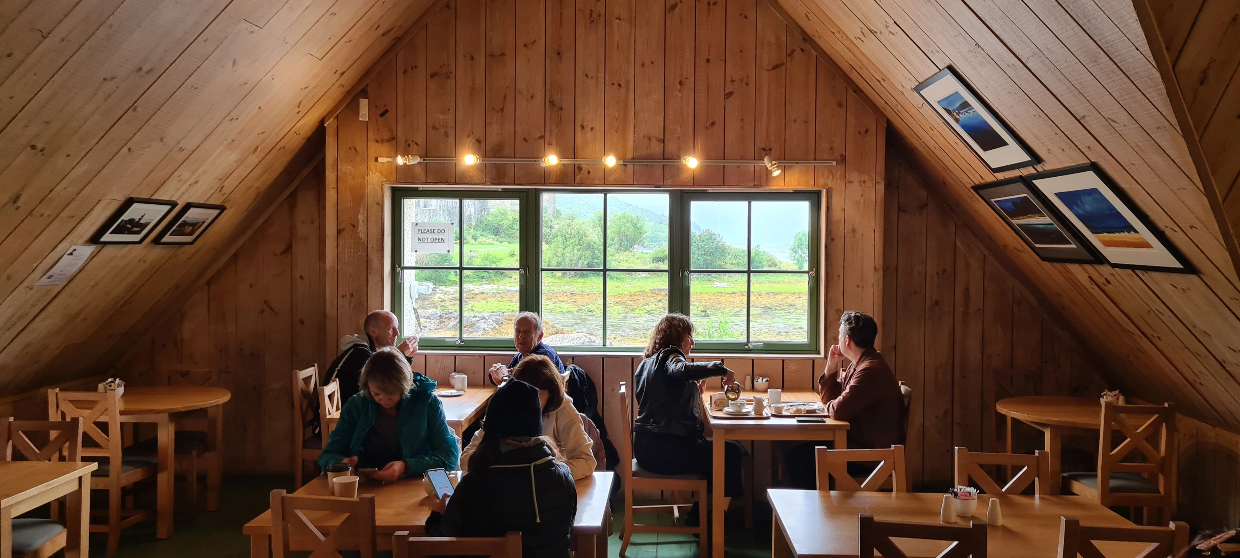 Szkocja jest bardzo surowa, a stosowane drewno też !